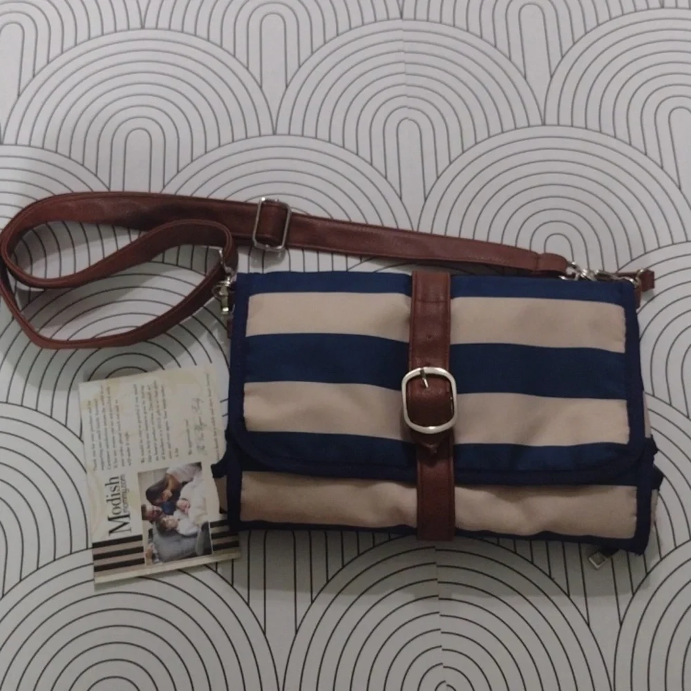 NWOT Modish mommy portable diaper bag